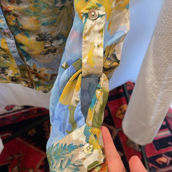 Fig and Flower Floral button down blouse - Picture 4 of 8